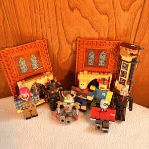 Roblox Action Figure Lot Jazwares Figures + Castle Playset Pieces Bundle